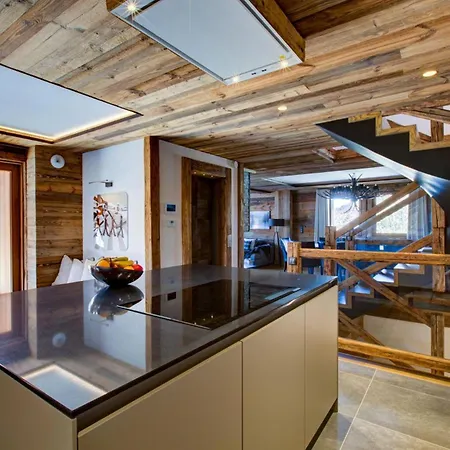 Vistas Luxurious Chalet With Jacuzzi Apartment